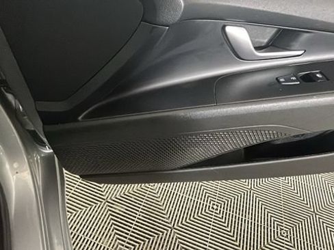 Used 2023 Hyundai Elantra SEL w/ Convenience Package FWD image 32
