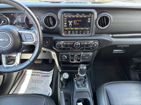 Used 2022 Jeep Wrangler Unlimited Sahara w/ Cold Weather Group AWD/4WD image 16
