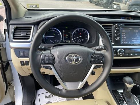 Certified 2018 Toyota Highlander XLE w/ Protection Package #3 AWD/4WD image 15