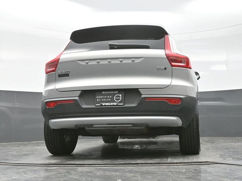 Used 2025 Volvo XC40 B5 Plus image 28