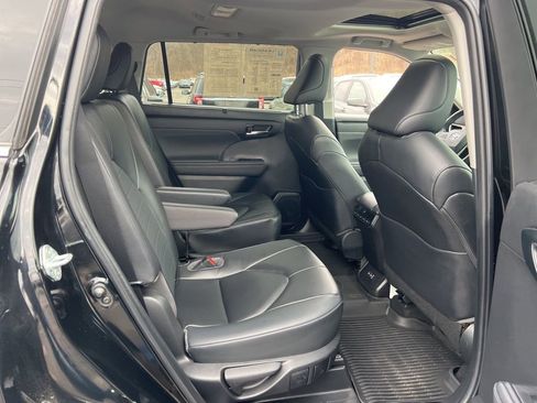 Used 2023 Toyota Highlander XLE image 27