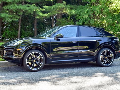 Used 2023 Porsche Cayenne Platinum Edition AWD/4WD image 2