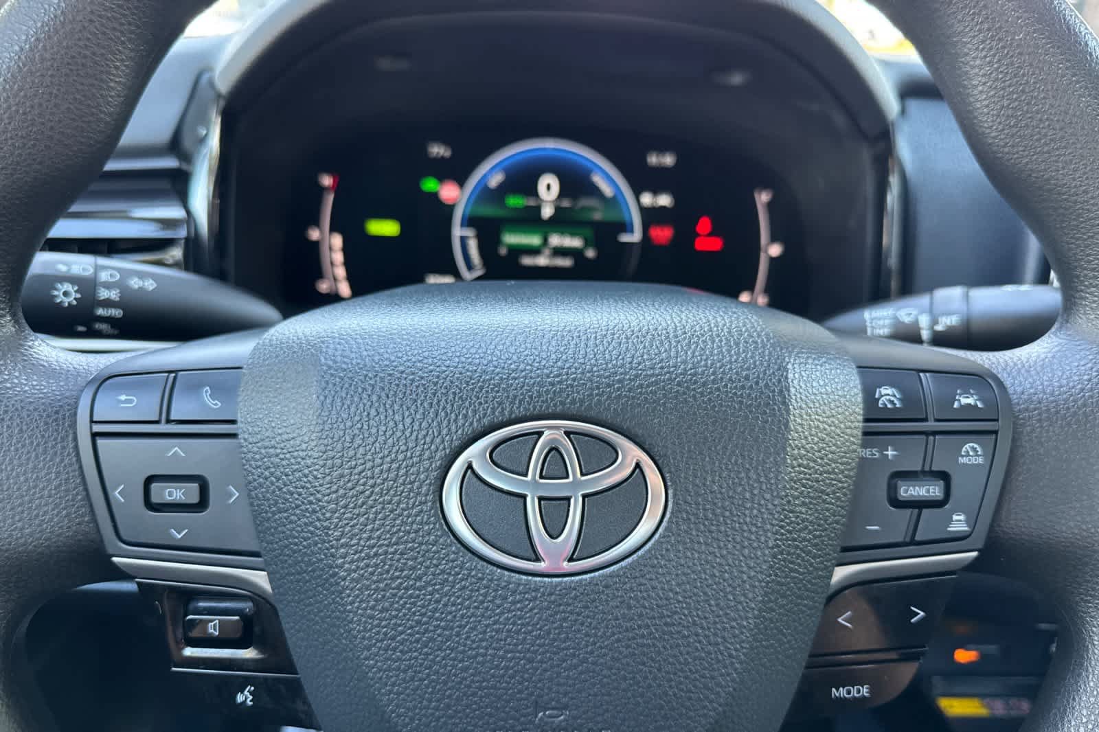 Used 2025 Toyota Camry LE AWD/4WD image 22
