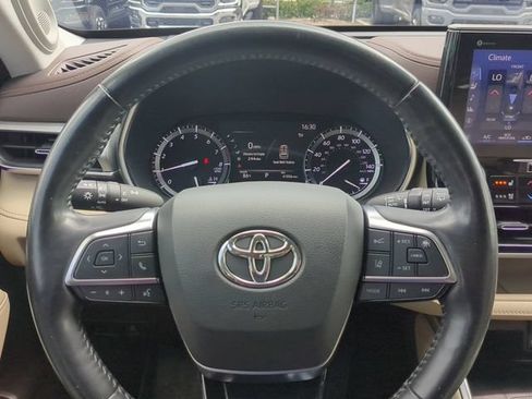 Used 2021 Toyota Highlander Platinum FWD image 33