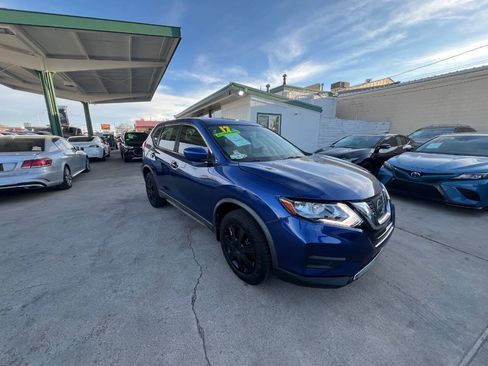 Used 2017 Nissan Rogue S AWD/4WD image 2