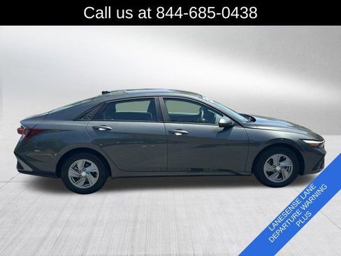 Used 2024 Hyundai Elantra SE FWD image 4