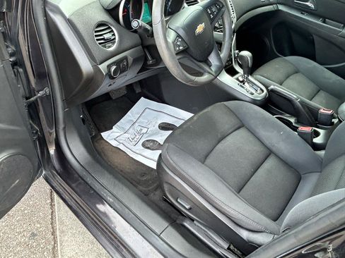 Used 2015 Chevrolet Cruze LT FWD image 10