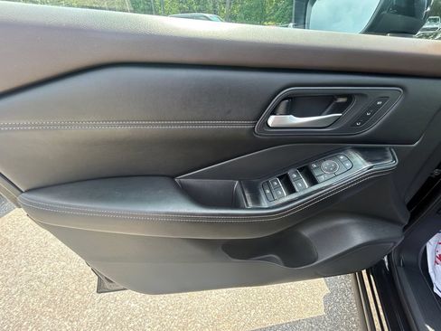 Used 2023 Nissan Rogue SL AWD/4WD image 24