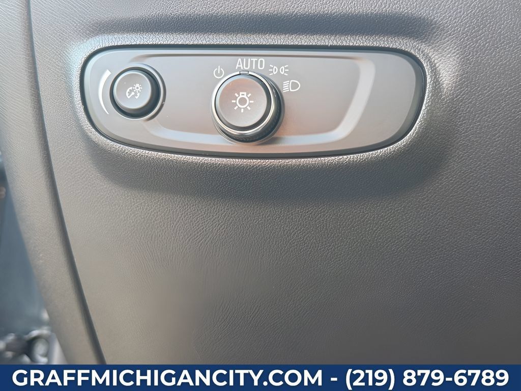 Used 2023 Chevrolet Equinox LT w/ Driver Convenience Package AWD/4WD image 12