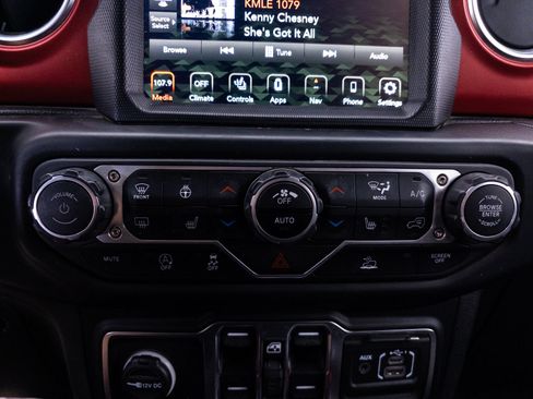 Used 2022 Jeep Wrangler Unlimited Rubicon w/ Cold Weather Group AWD/4WD image 25