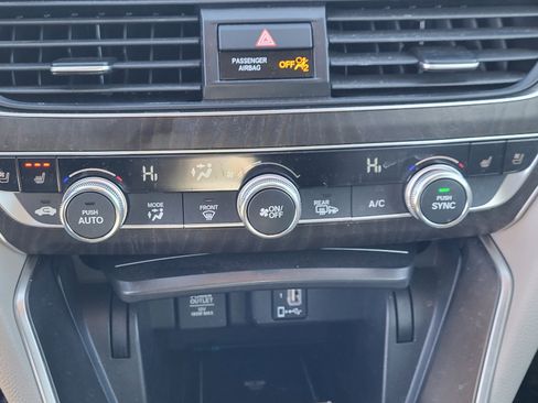 Used 2020 Honda Accord Touring image 29