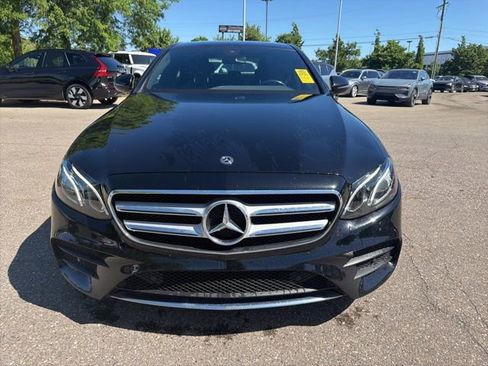 Used 2018 Mercedes-Benz E 300 4MATIC image 2