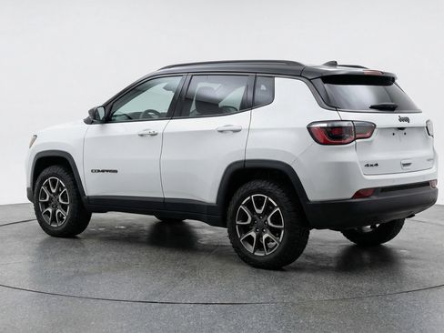Used 2025 Jeep Compass Trailhawk w/ Trailer Tow Group AWD/4WD image 6