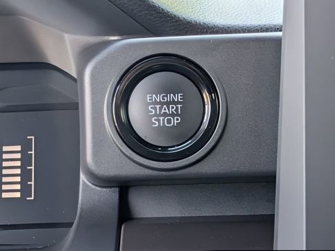 Certified 2026 Toyota Tacoma SR5 AWD/4WD image 17