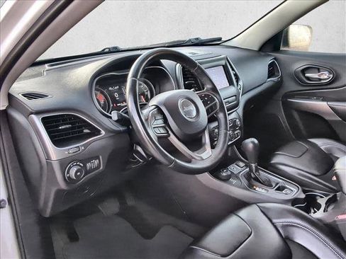 Used 2019 Jeep Cherokee Latitude Plus image 9