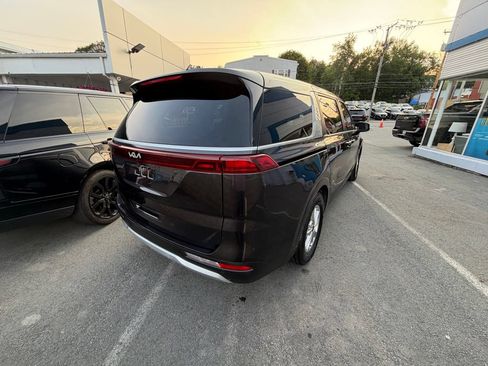 Used 2024 Kia Carnival LX FWD image 5