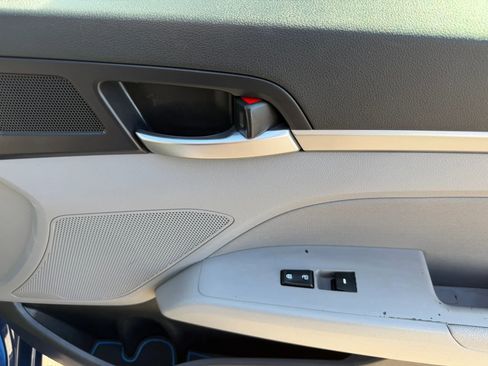 Used 2020 Hyundai Elantra Value Edition w/ Winter Weather Package image 28