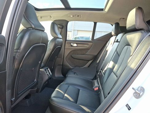 Certified 2024 Volvo XC40 B5 Core image 10