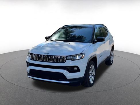 Used 2025 Jeep Compass Limited image 7
