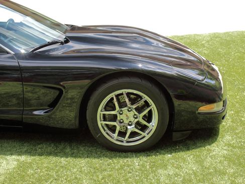Used 1999 Chevrolet Corvette Coupe w/ Roof Pkg RWD image 17