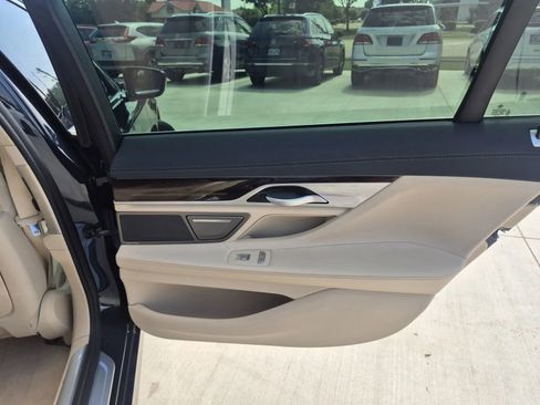 Used 2019 BMW 750i xDrive AWD/4WD image 22