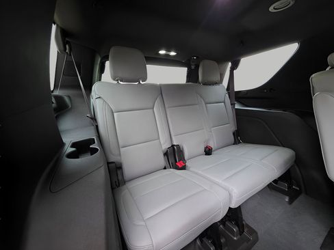 Used 2022 Chevrolet Tahoe Z71 w/ Z71 Off-Road Package image 10