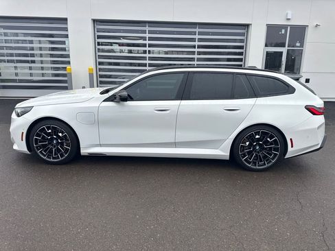 Used 2025 BMW M5 Touring w/ M Driver's Package image 37