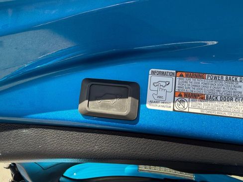 Used 2017 Toyota RAV4 Limited w/ Carpet Mat Package image 31