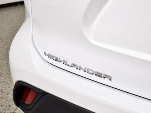 Used 2025 Toyota Highlander XLE AWD/4WD image 15