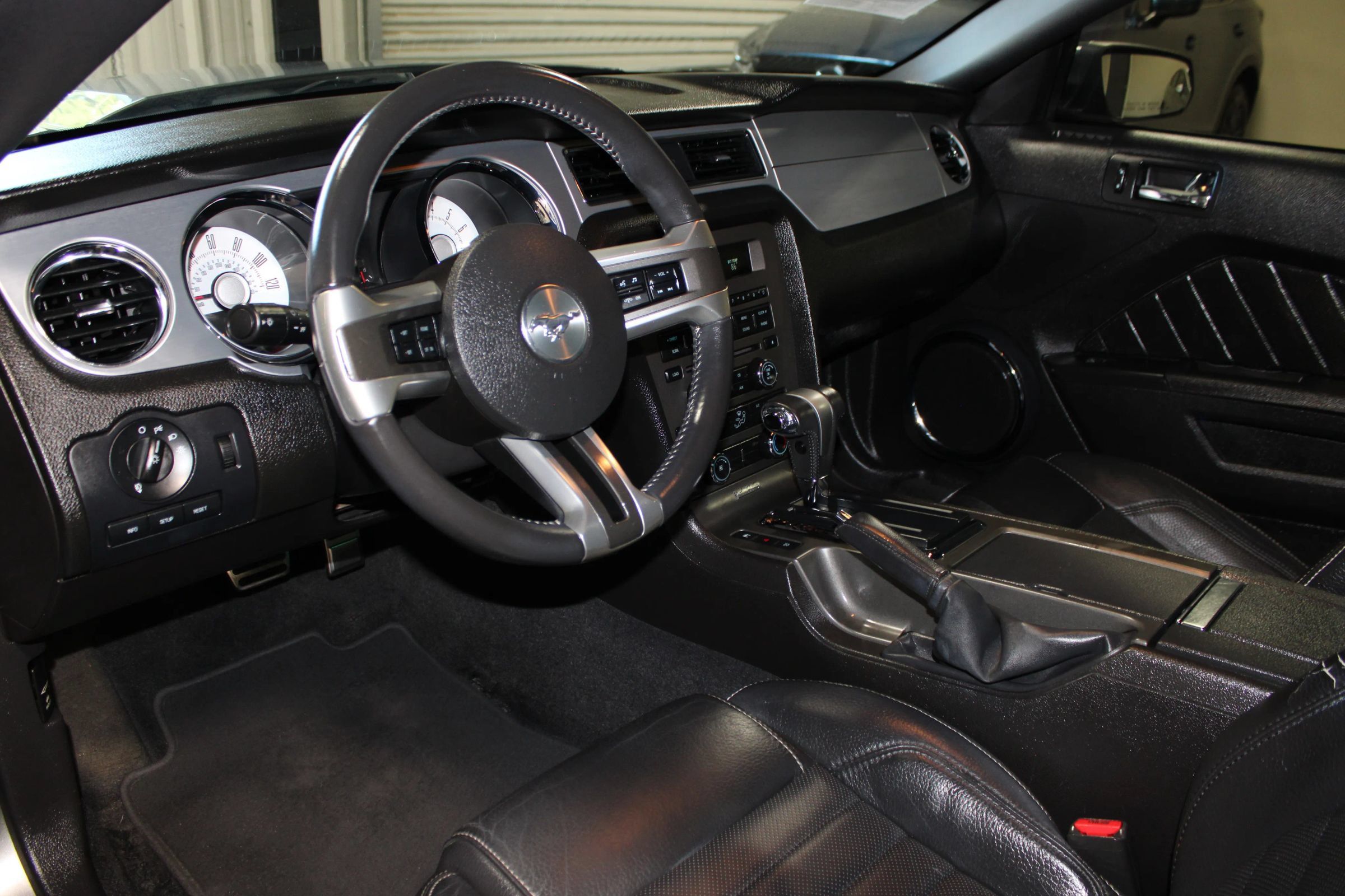 Used 2010 Ford Mustang Coupe RWD image 19