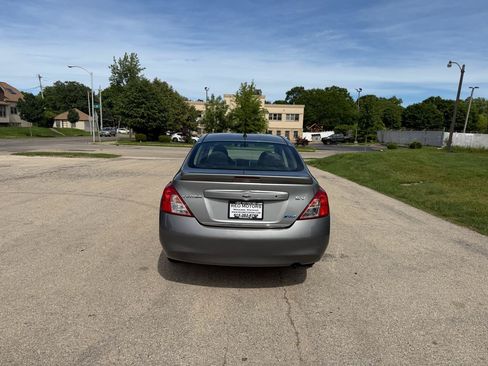 Used 2014 Nissan Versa SV FWD image 6