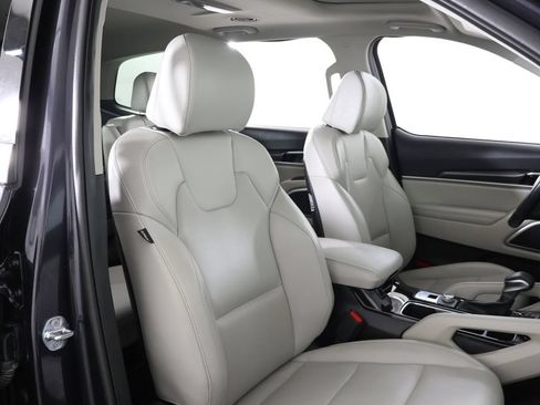 Used 2025 Kia Telluride S FWD image 30