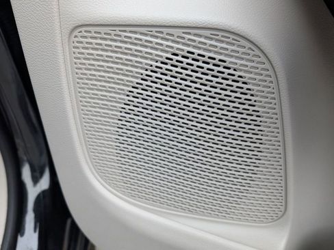 Used 2023 Chrysler Pacifica Limited image 49