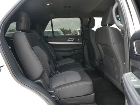 Used 2018 Ford Explorer XLT FWD image 21