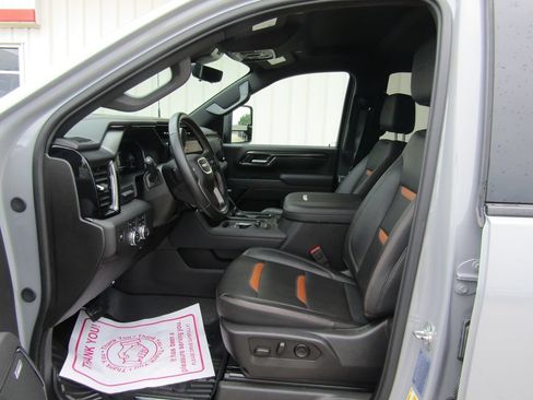 Used 2025 GMC Sierra 2500 AT4 w/ Technology Package AWD/4WD image 30