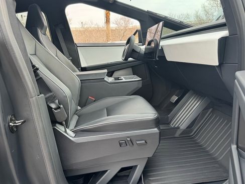 Used 2024 Tesla Cybertruck AWD Crew Cab image 22