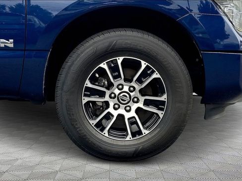 Used 2022 Nissan Titan SV image 21