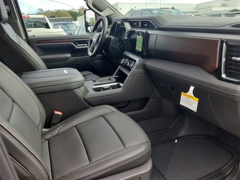 New 2026 GMC Sierra 2500 Denali w/ Denali Reserve Package image 15