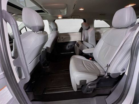 Used 2022 Toyota Sienna Limited AWD/4WD image 25