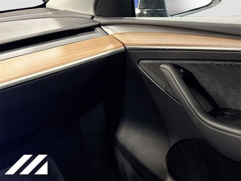 Used 2024 Tesla Model Y Long Range image 24