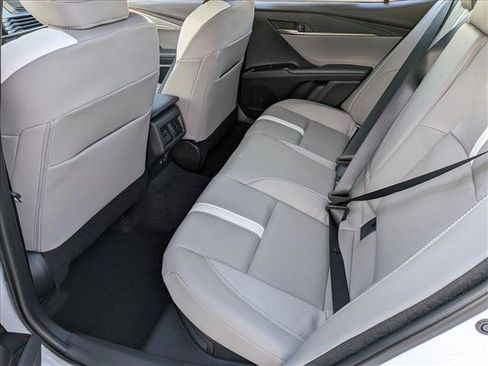 Used 2026 Toyota Camry SE w/ Convenience Package FWD image 15