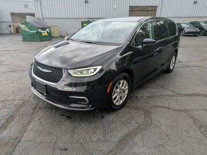 Used 2023 Chrysler Pacifica Touring-L