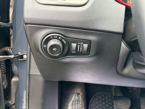Used 2018 Jeep Compass Trailhawk w/ Cold Weather Group AWD/4WD image 32