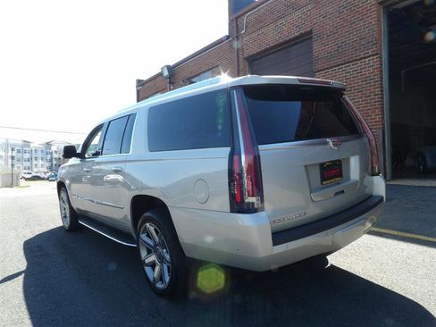 Used 2017 Cadillac Escalade ESV Luxury image 3