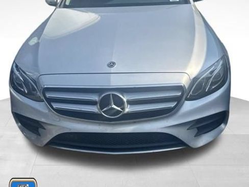Used 2018 Mercedes-Benz E 300 4MATIC image 1