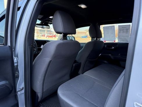 Used 2018 Toyota Tacoma TRD Off-Road image 15