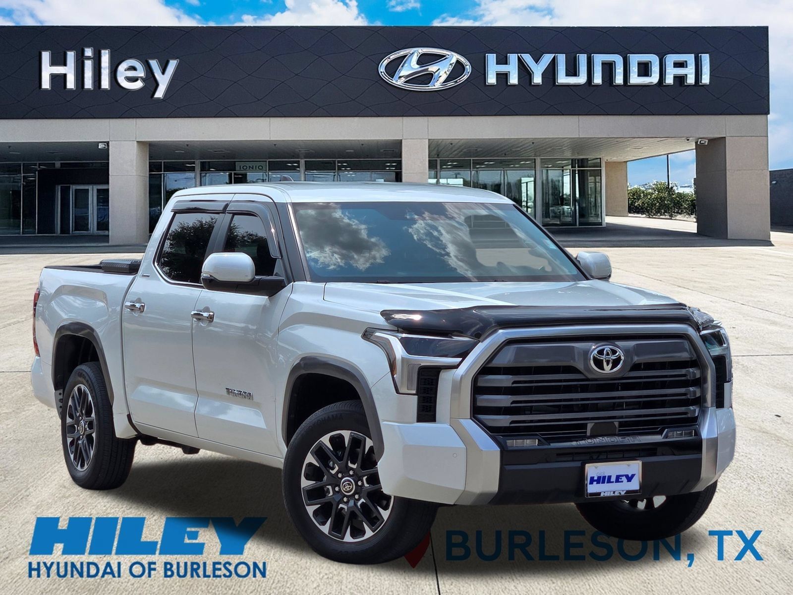 Used 2024 Toyota Tundra Limited w/ Power Package AWD/4WD image 2