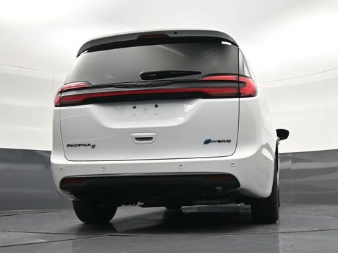 Used 2024 Chrysler Pacifica Limited FWD image 30