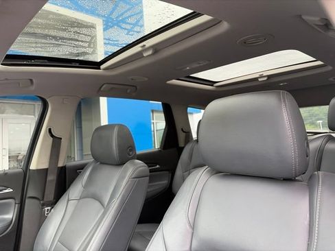 Used 2020 Buick Enclave Essence w/ Sound and Sites Package AWD/4WD image 6