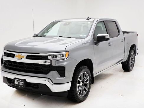 Used 2024 Chevrolet Silverado 1500 LT image 2